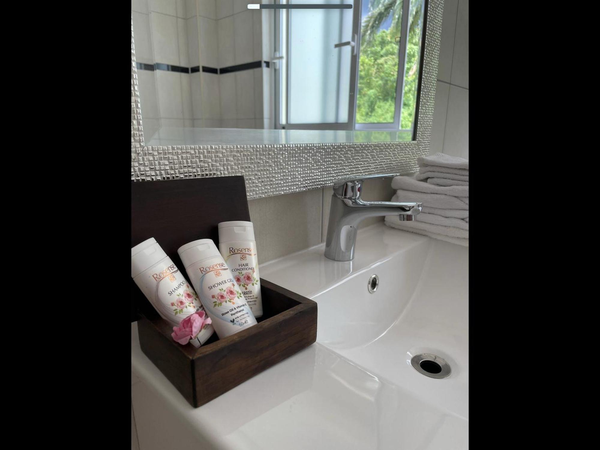 Spring Garden Mobay Resort モンテゴ・ベイ エクステリア 写真